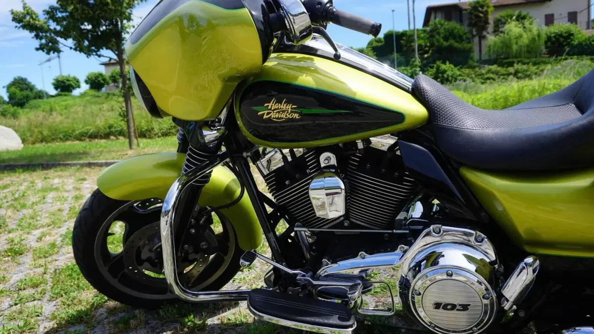 Harley-Davidson 1690 Street Glide (2011 - 13) - FLHX  (3)