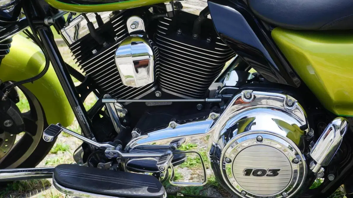 Harley-Davidson 1690 Street Glide (2011 - 13) - FLHX  (4)