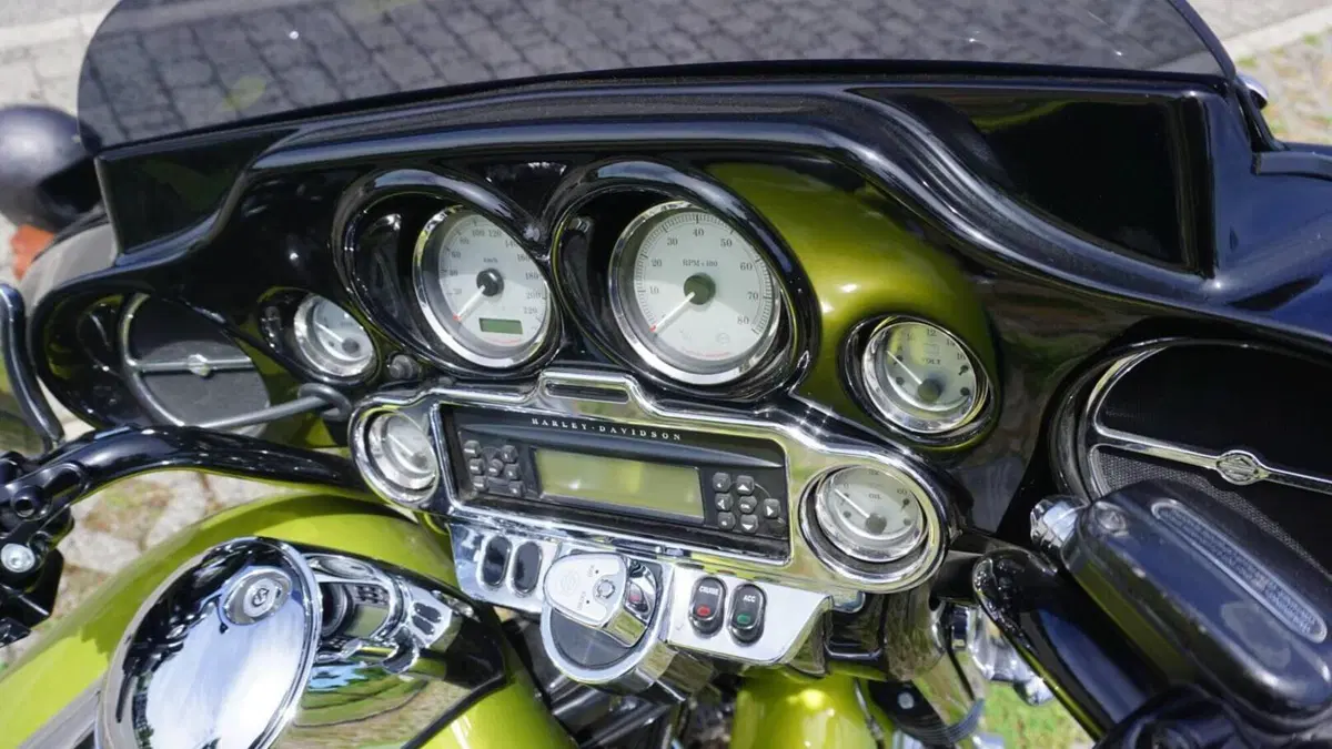 Harley-Davidson 1690 Street Glide (2011 - 13) - FLHX  (10)