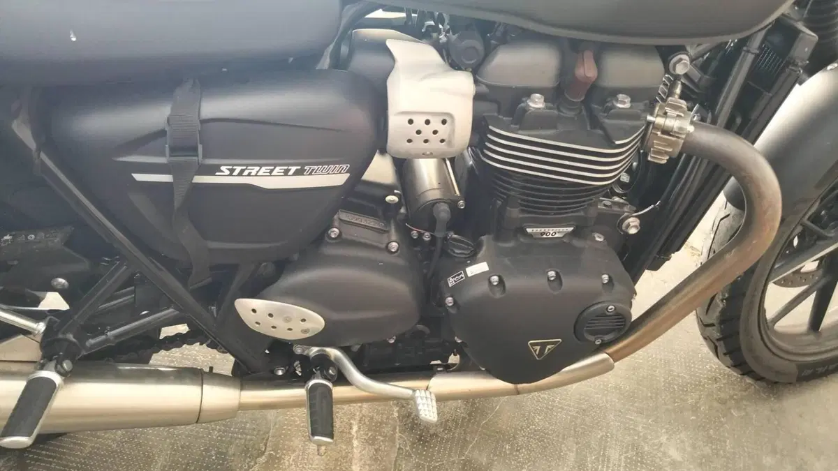Triumph Street Twin 900 (2019 - 20)  (4)