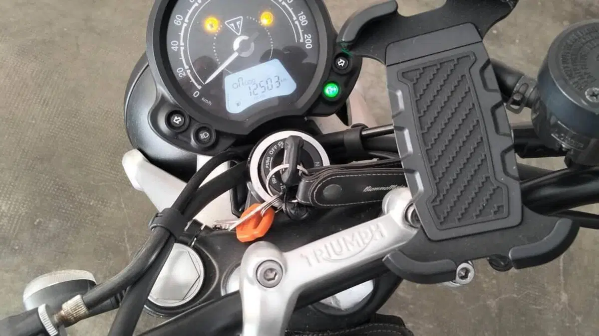 Triumph Street Twin 900 (2019 - 20)  (5)