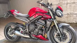 Triumph Street Triple 765 RS (2023 - 26)  (2)