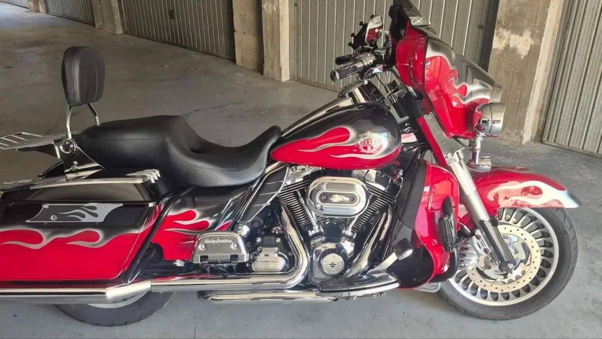 Harley-Davidson 1690 Electra Glide Classic (2010 - 12) - FLHTC  (3)