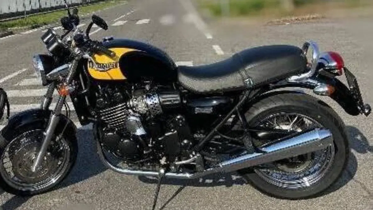Triumph Thunderbird 900 Sport (2003 - 04)  (2)