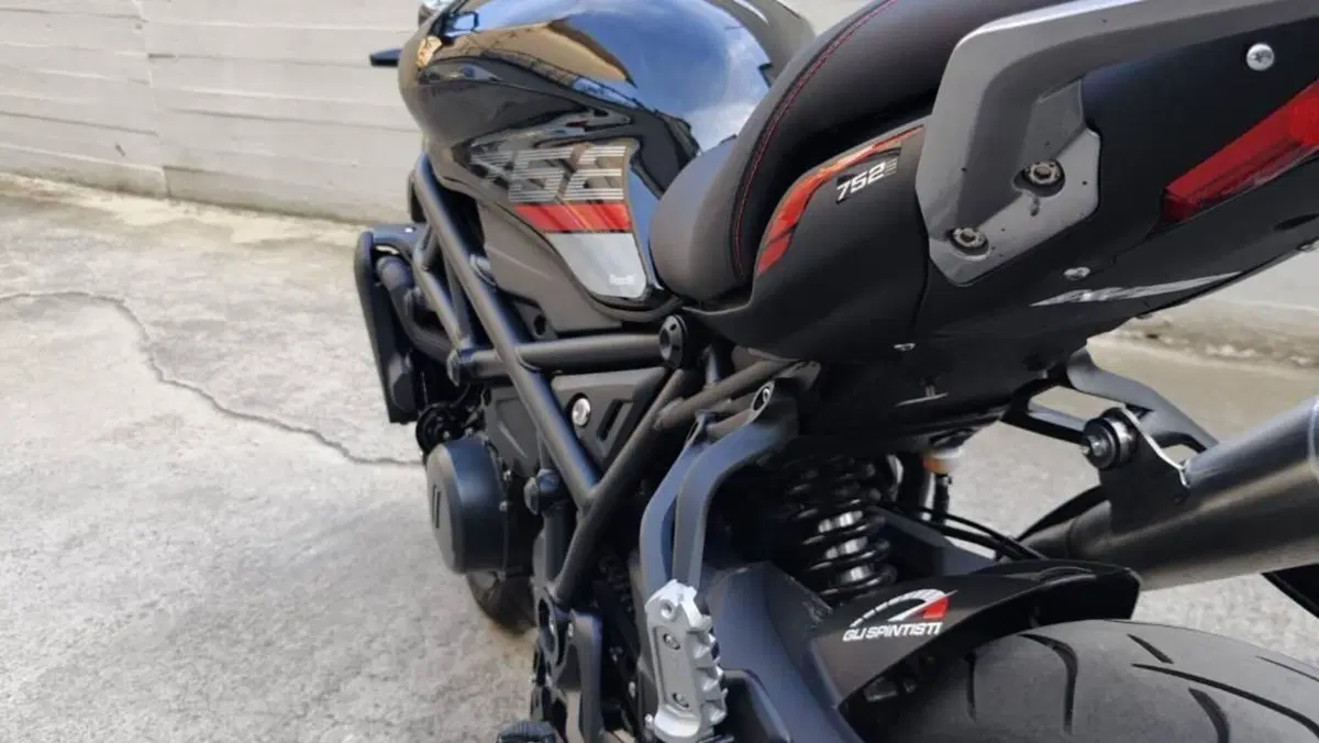 Benelli 752 S (2022 - 25)  (4)