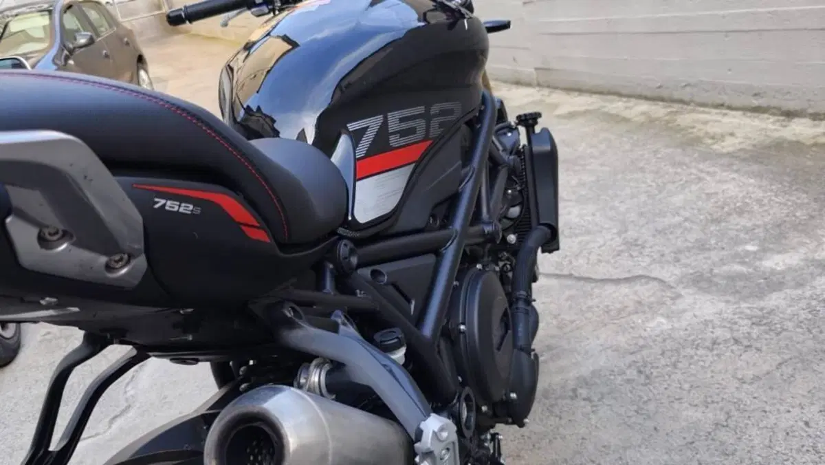 Benelli 752 S (2022 - 25)  (5)