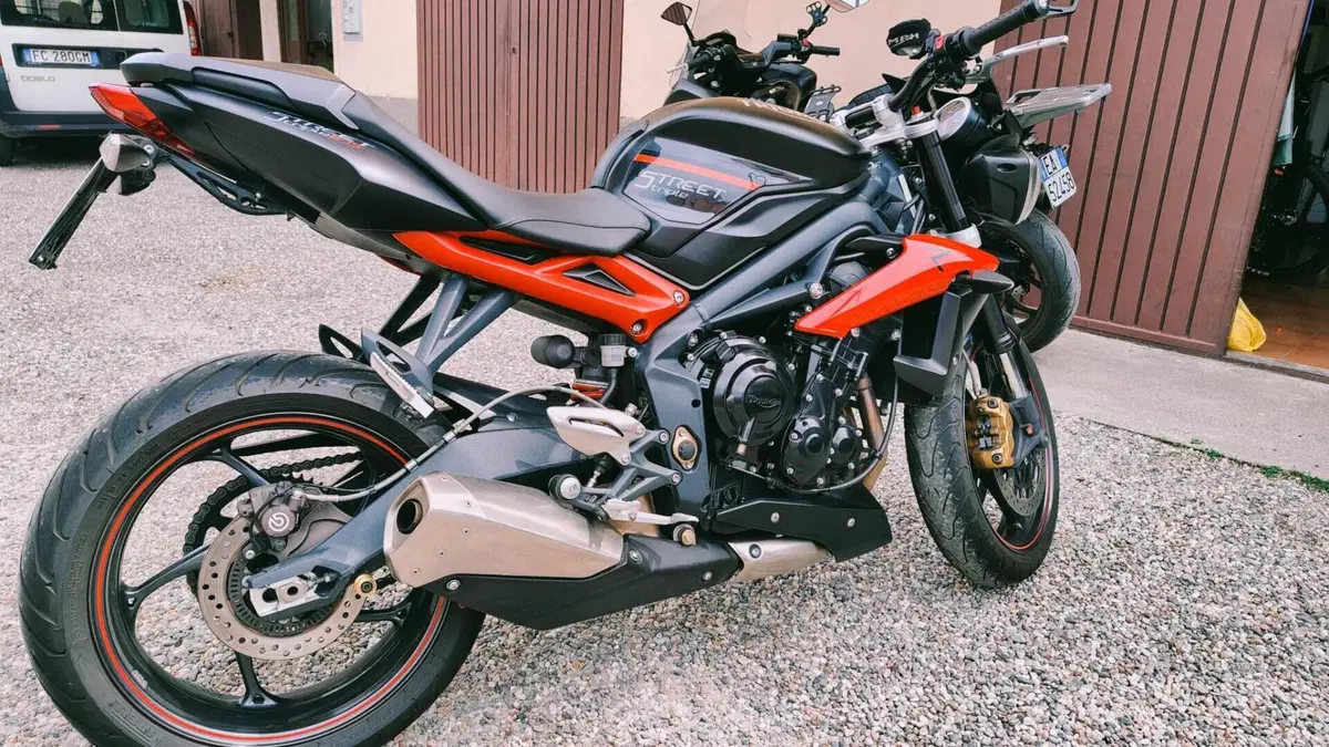 Triumph Street Triple R ABS (2013 - 17)  (2)