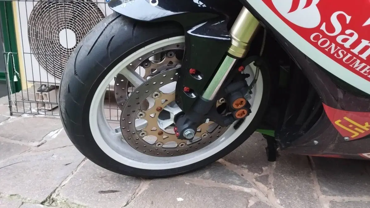 Yamaha YZF R1 (2004 - 05) 