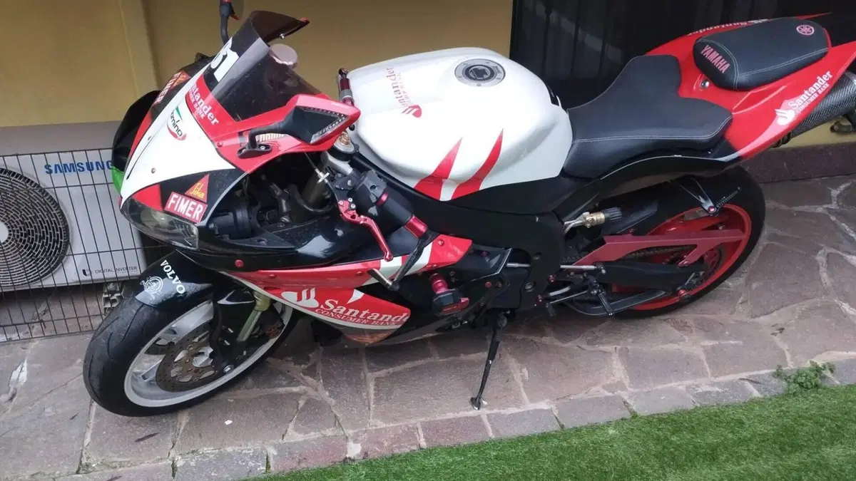 Yamaha YZF R1 (2004 - 05)  (2)