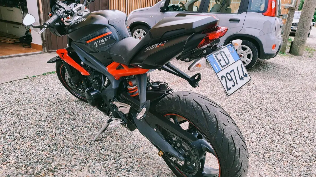 Triumph Street Triple R ABS (2013 - 17)  (3)