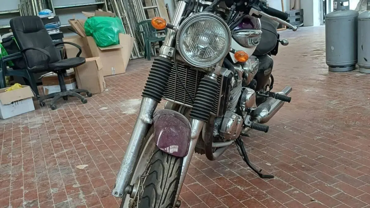 Triumph Adventurer 900  (2)