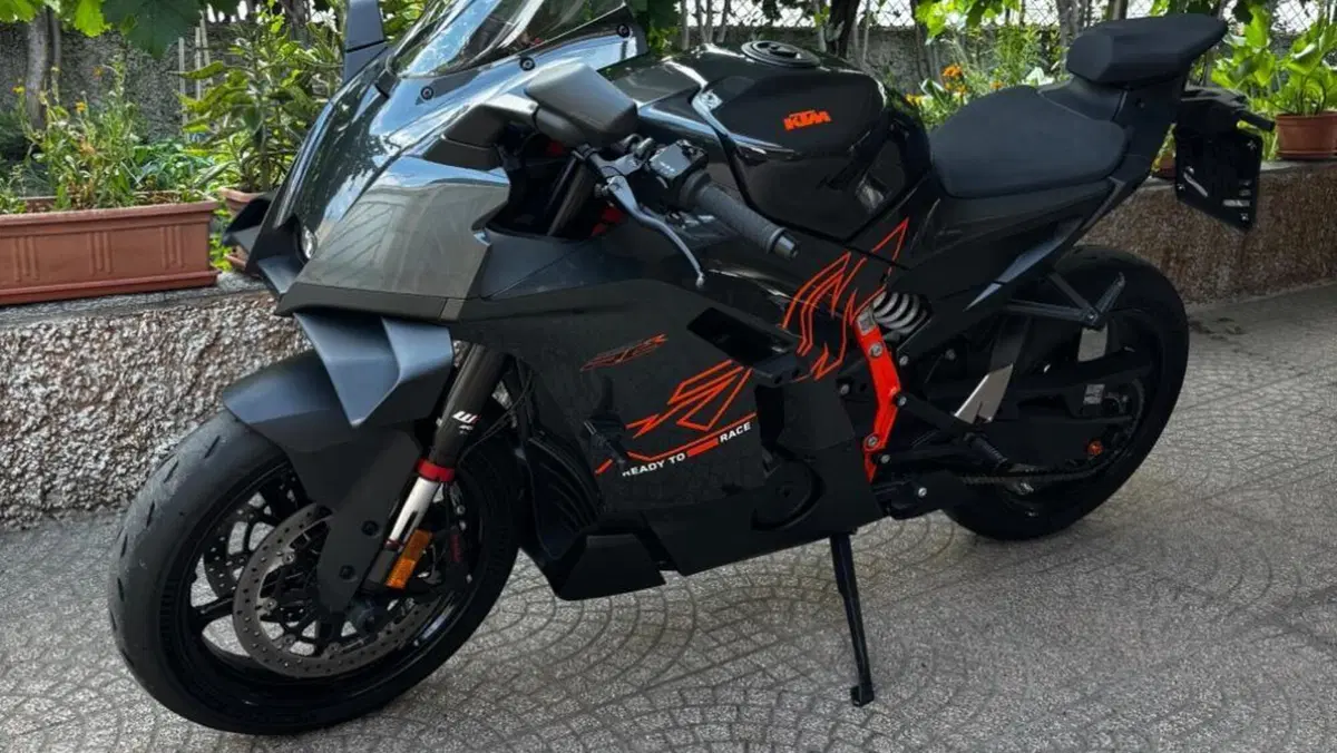 KTM 990 RC R (2026)  (2)