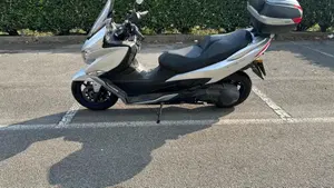 Suzuki Burgman 400 (2022 - 24)  (2)