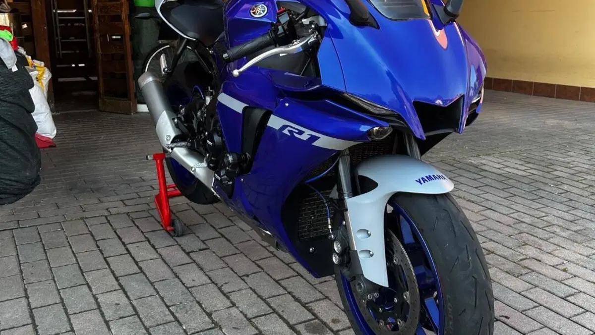Yamaha YZF R1 (2020 - 25)  (2)