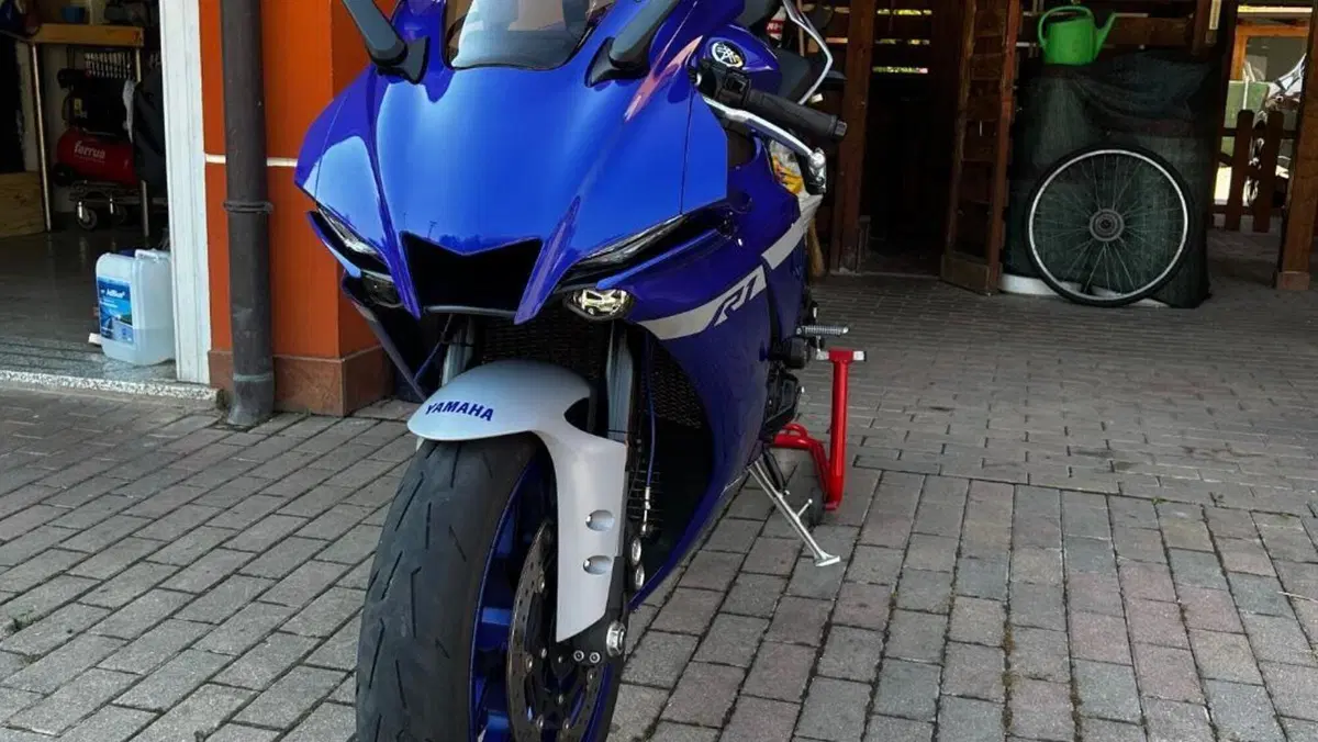 Yamaha YZF R1 (2020 - 25)  (6)