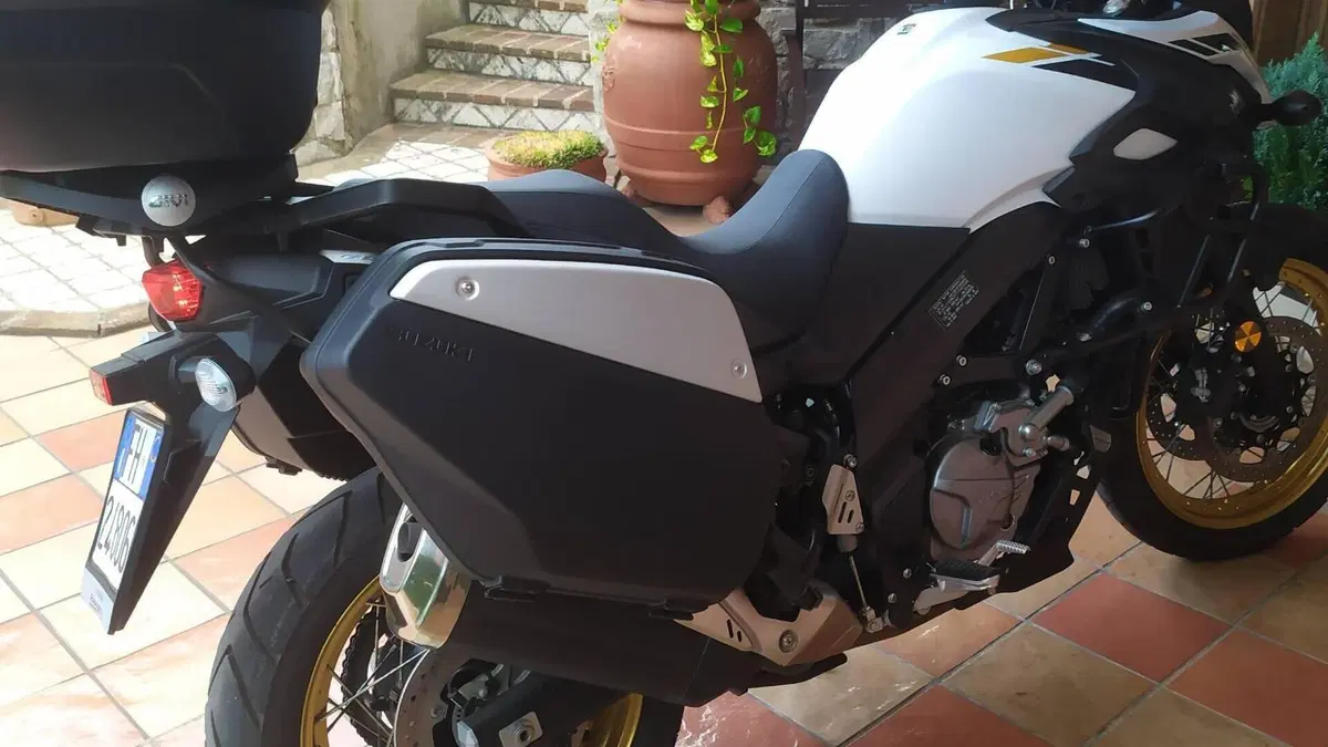 Suzuki V-Strom 650XT (2021 - 25)  (2)
