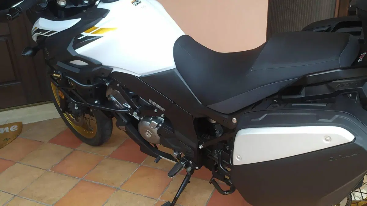 Suzuki V-Strom 650XT (2021 - 25)  (4)