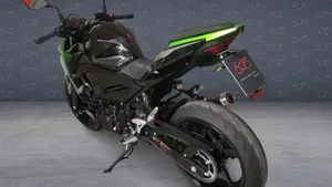 Kawasaki Z 400 (2023)  (4)