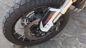 Moto Guzzi V85 TT Evocative Graphics (2021 - 23)  (2)