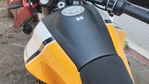 Moto Guzzi V85 TT Evocative Graphics (2021 - 23)  (3)