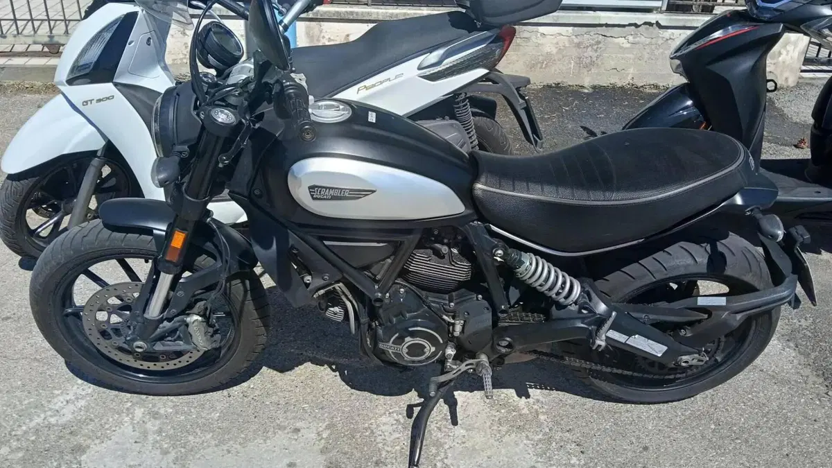 Ducati Scrambler 800 Icon Dark (2020) 