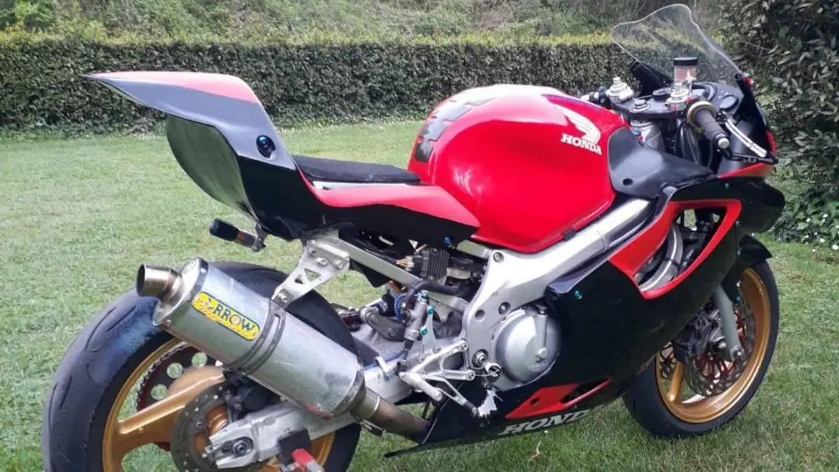 Honda CBR 600 F (1999 - 00)  (3)