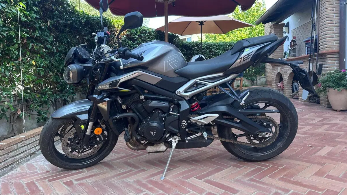 Triumph Street Triple 765 R (2023 - 26) 