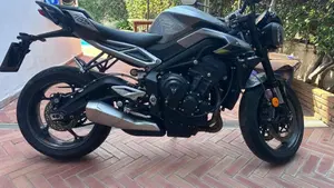 Triumph Street Triple 765 R (2023 - 26)  (2)
