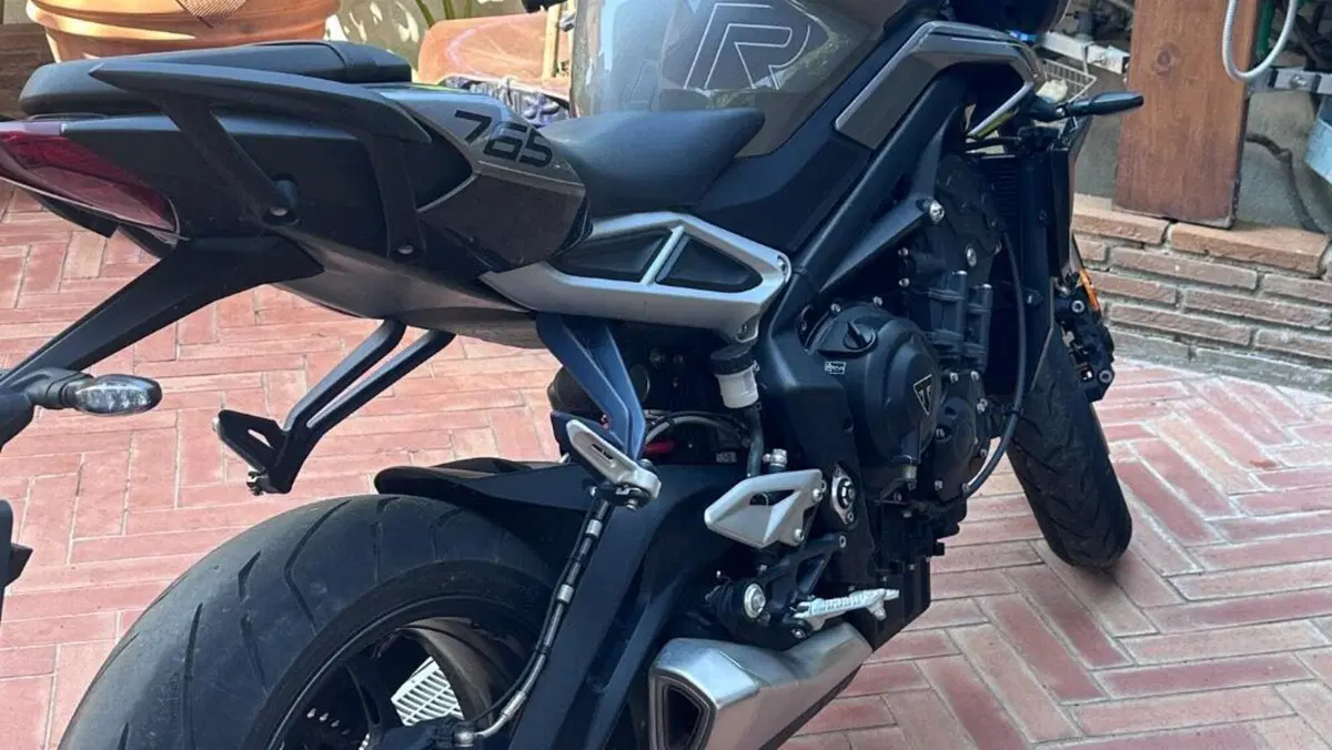 Triumph Street Triple 765 R (2023 - 26)  (3)