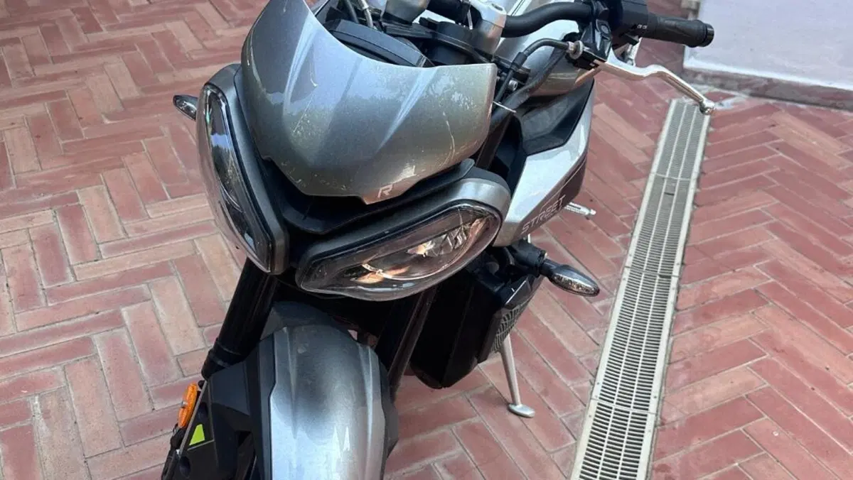 Triumph Street Triple 765 R (2023 - 26)  (4)