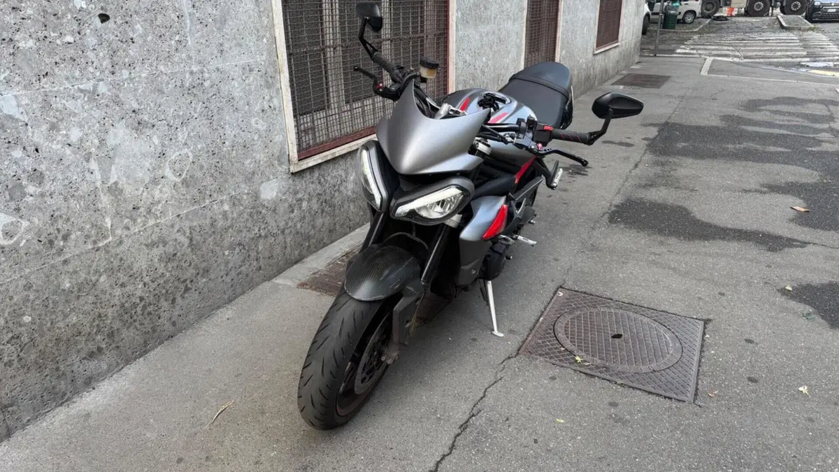 Triumph Street Triple R (2013 - 14) 
