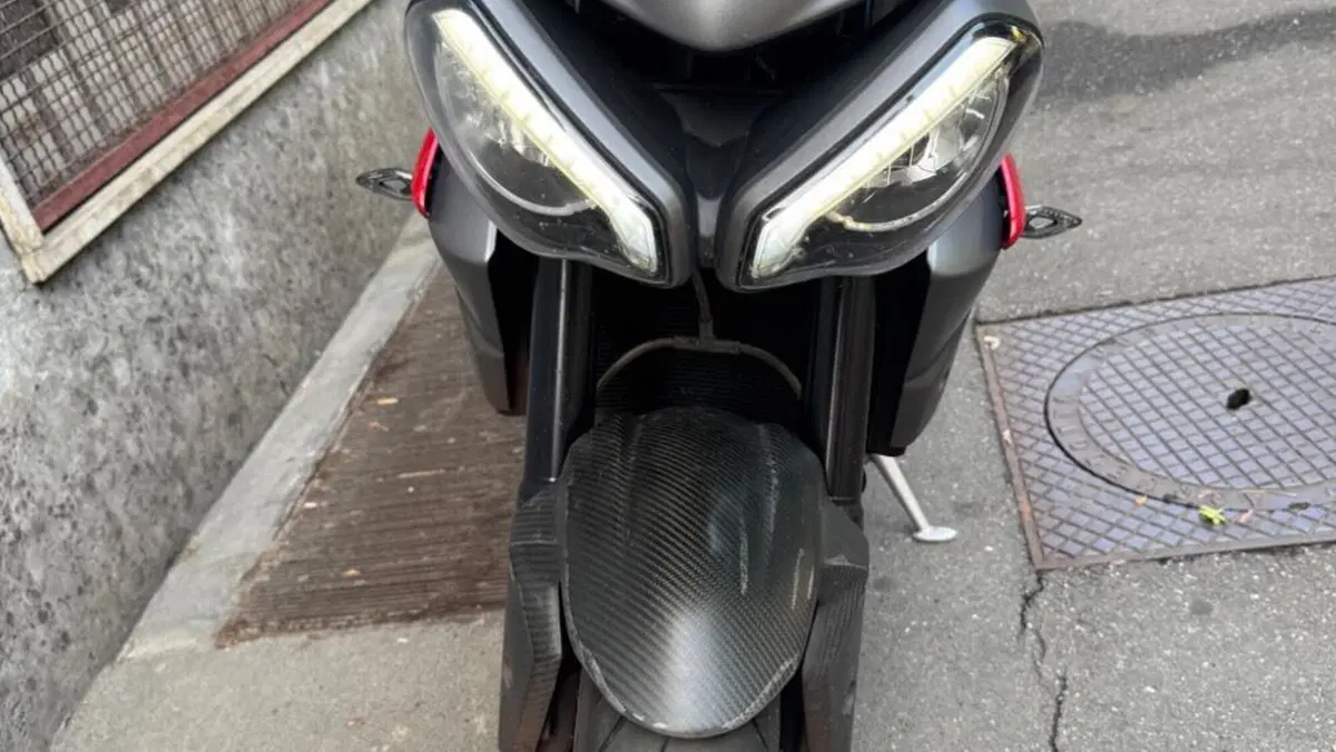 Triumph Street Triple R (2013 - 14)  (2)
