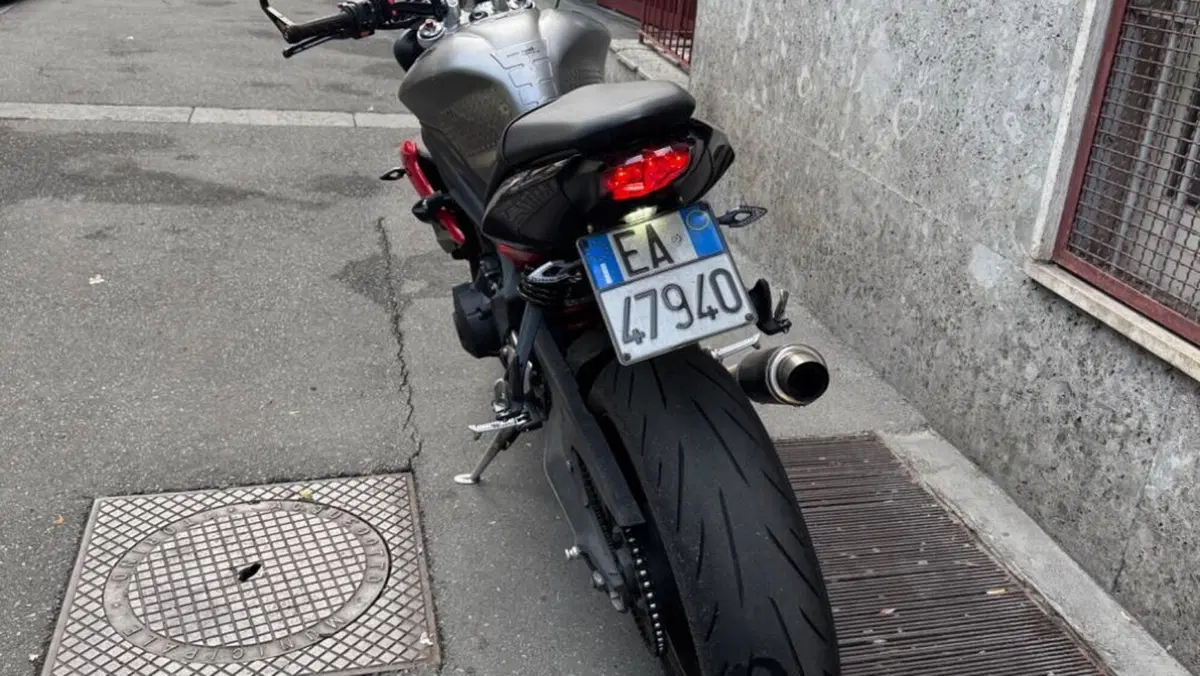 Triumph Street Triple R (2013 - 14)  (4)
