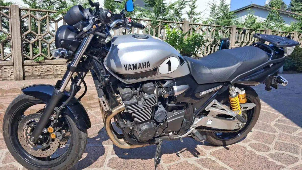 Yamaha XJR 1300 (2006 - 14)  (7)