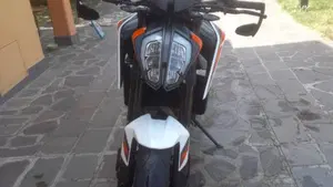 KTM 890 Duke R (2020)  (6)