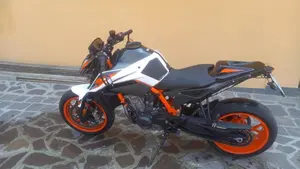 KTM 890 Duke R (2020) 