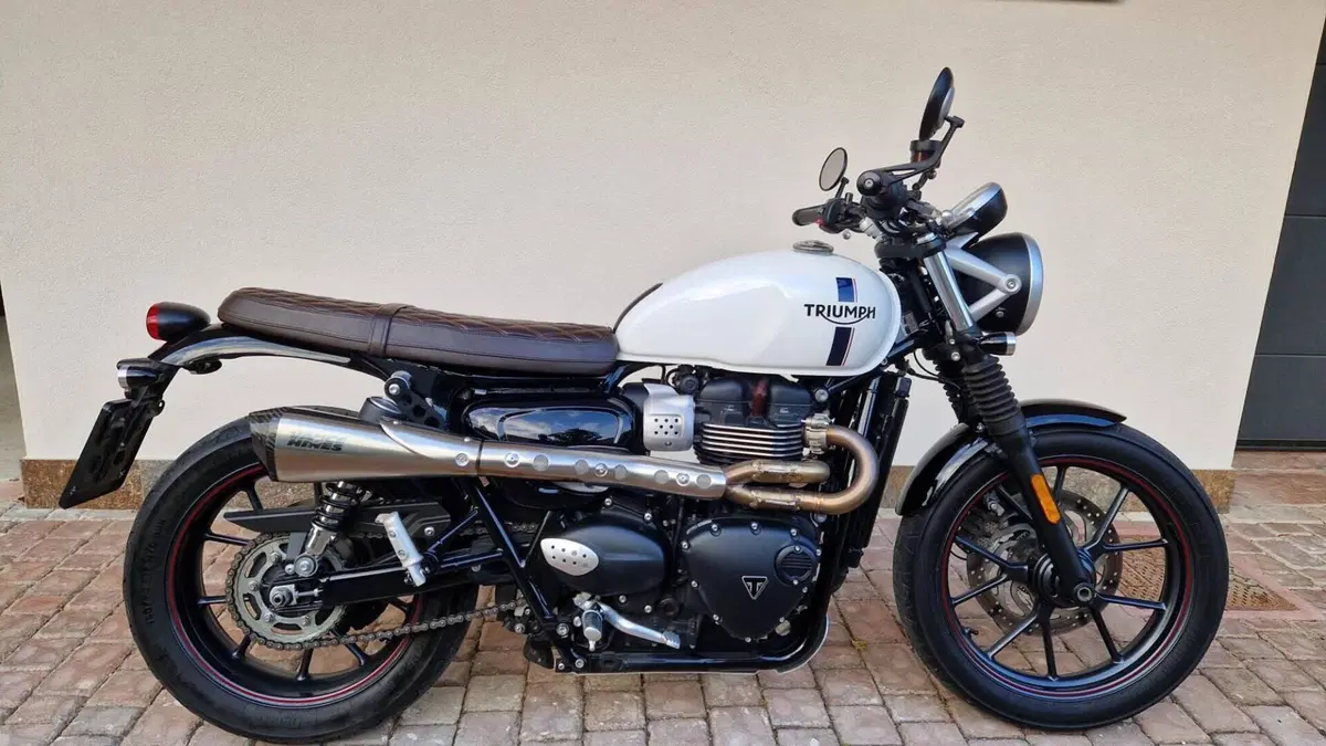 Triumph Street Twin 900 (2017 - 18)  (2)