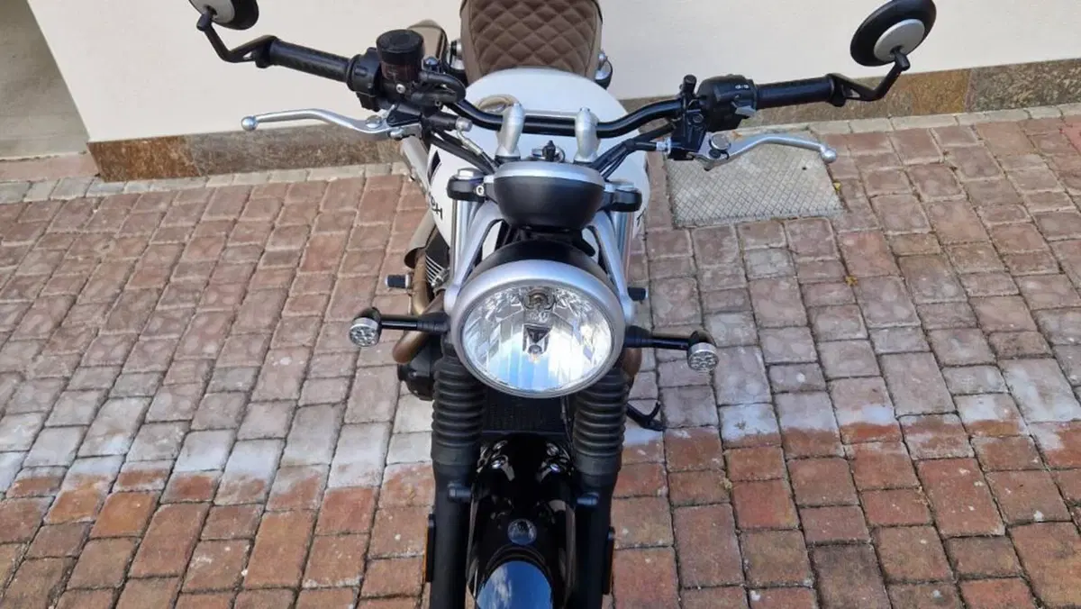 Triumph Street Twin 900 (2017 - 18)  (3)