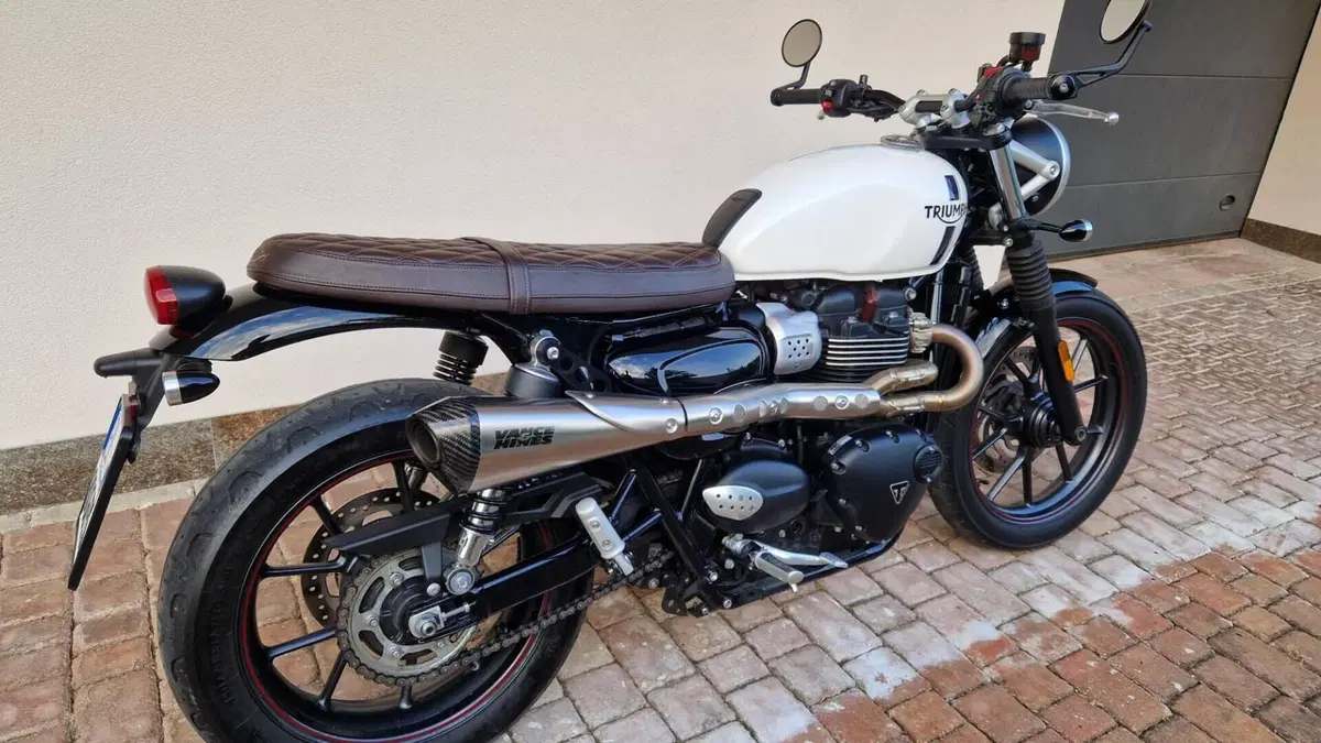Triumph Street Twin 900 (2017 - 18)  (4)