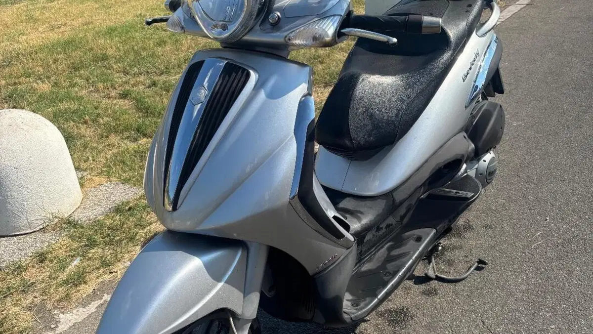 Piaggio Beverly Tourer 300  (2)