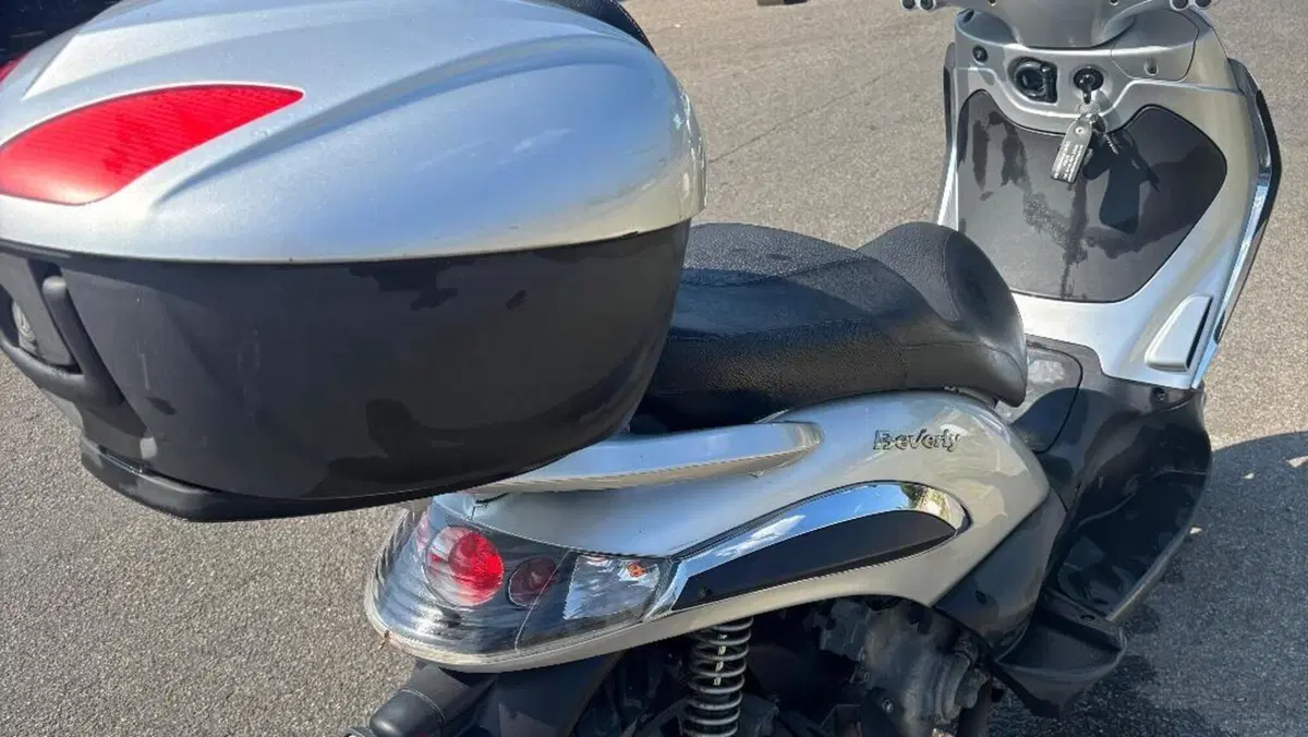 Piaggio Beverly Tourer 300  (4)