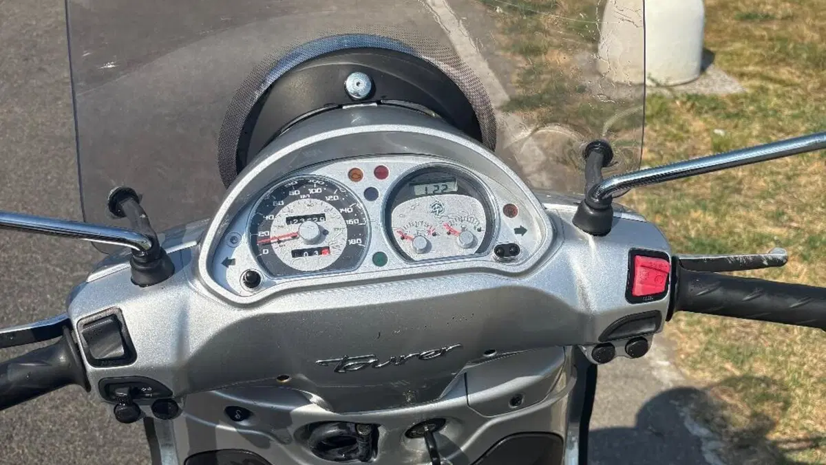 Piaggio Beverly Tourer 300  (6)