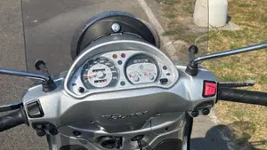 Piaggio Beverly Tourer 300  (6)