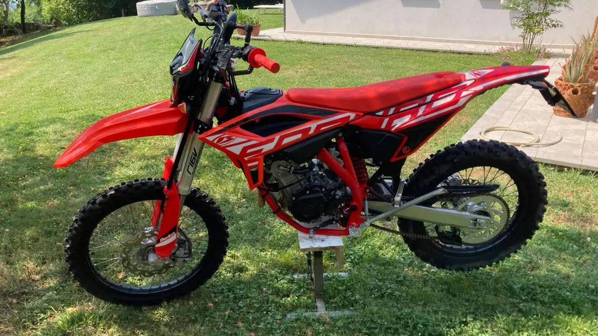 Betamotor RR 125 4T Enduro R (2024 - 26)  (2)