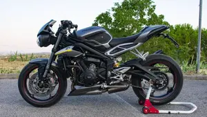 Triumph Street Triple RS (2017 - 19)  (2)