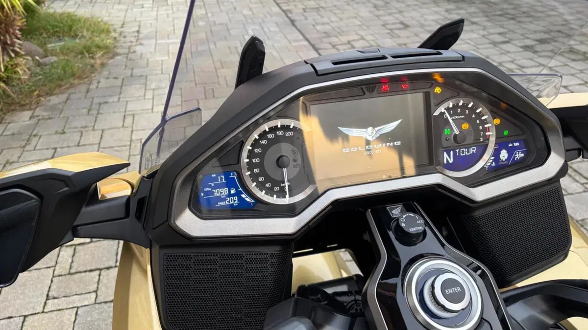 Honda GL 1800 Gold Wing Tour 50° Anniversario (2025 - 26)  (4)