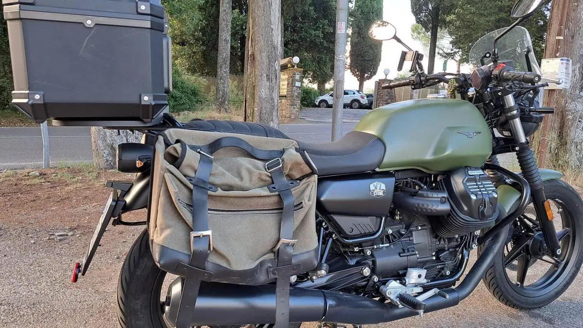 Moto Guzzi V7 Stone (2021 - 24)  (2)