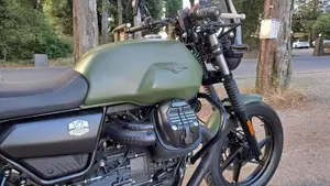 Moto Guzzi V7 Stone (2021 - 24)  (3)