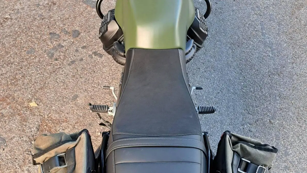 Moto Guzzi V7 Stone (2021 - 24)  (9)
