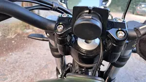 Moto Guzzi V7 Stone (2021 - 24)  (10)